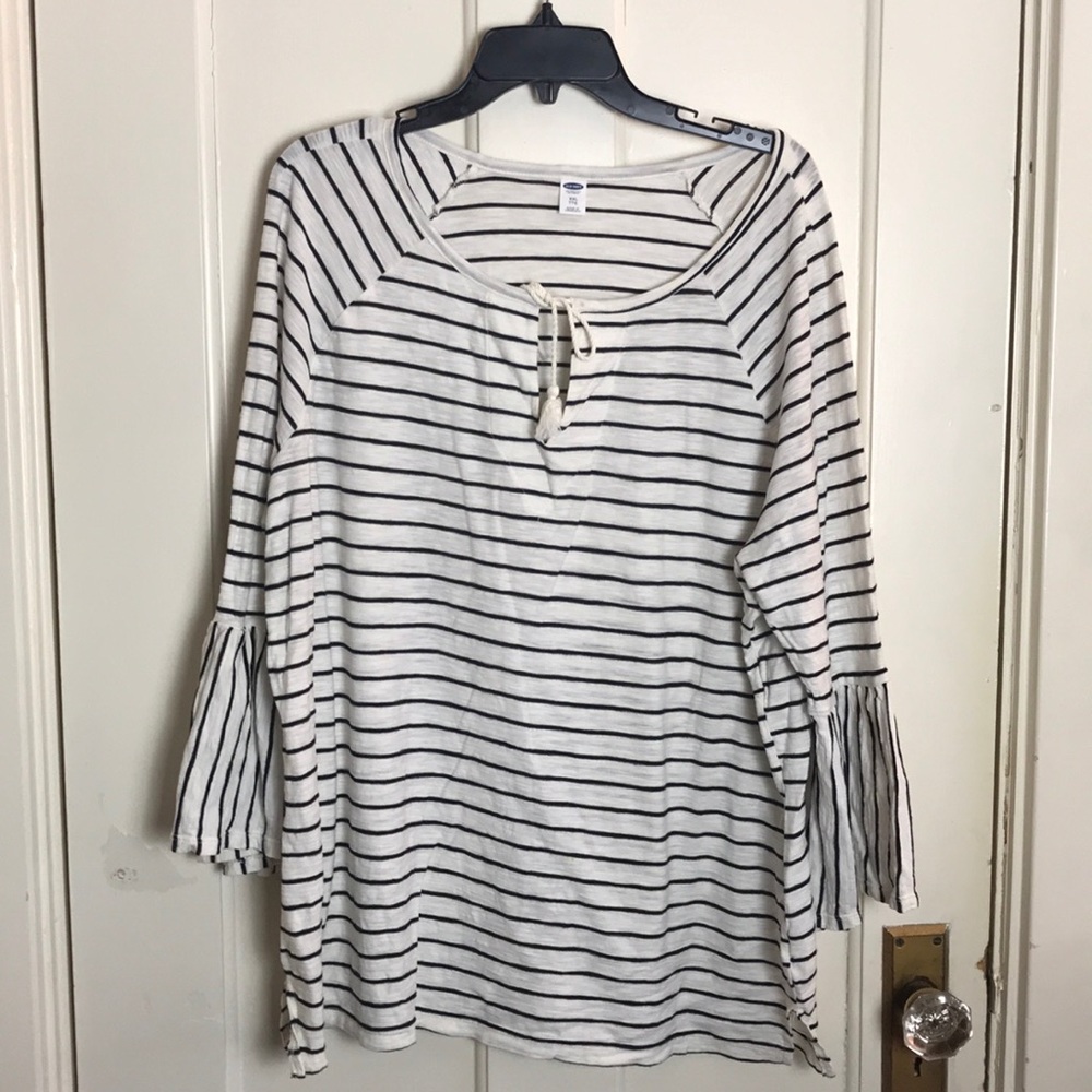 Old Navy black and white shirt